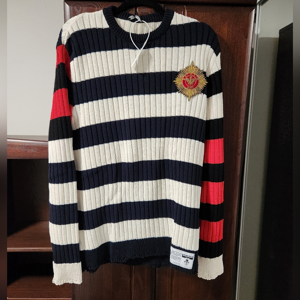Luxury brand Balmain men's sweater with medallion crest. Brand new with tags - Picture 4 of 5